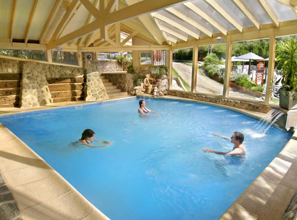 Los Granados Cabañas piscina interior climatizada